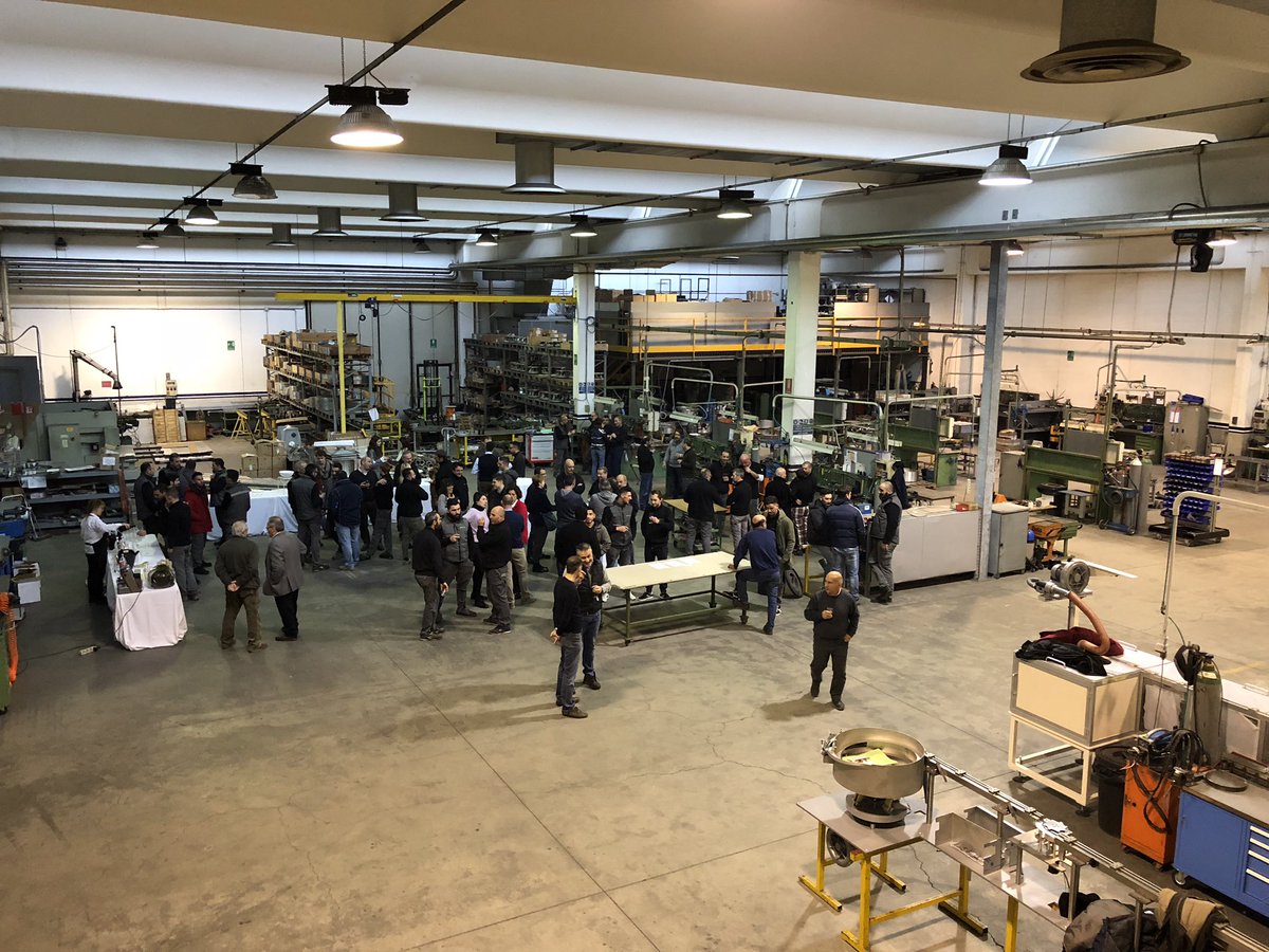 Pescegroup's tweet photo. Un Brindisi 🥂 tra le persone che fanno l’azienda #PesceGroup #Festivita2018 https://t.co/5QcIXMMtWL
