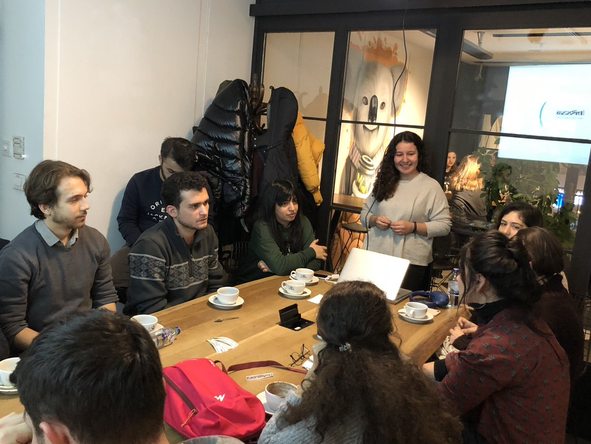 kadinbilisimci's tweet photo. Dün akşam çok keyifli bir sohbet ettik. Coffee talk’a gelen herkese teşekkür ederiz. Buluşmamızdaki erkek oranı da bizi ayrıca sevindirdi 🤗 
Çünkü cinsiyet eşitliğini ancak dayanışma içinde hep birlikte sağlayabiliriz 💪🏻 https://t.co/MCZ6F4CUTc
