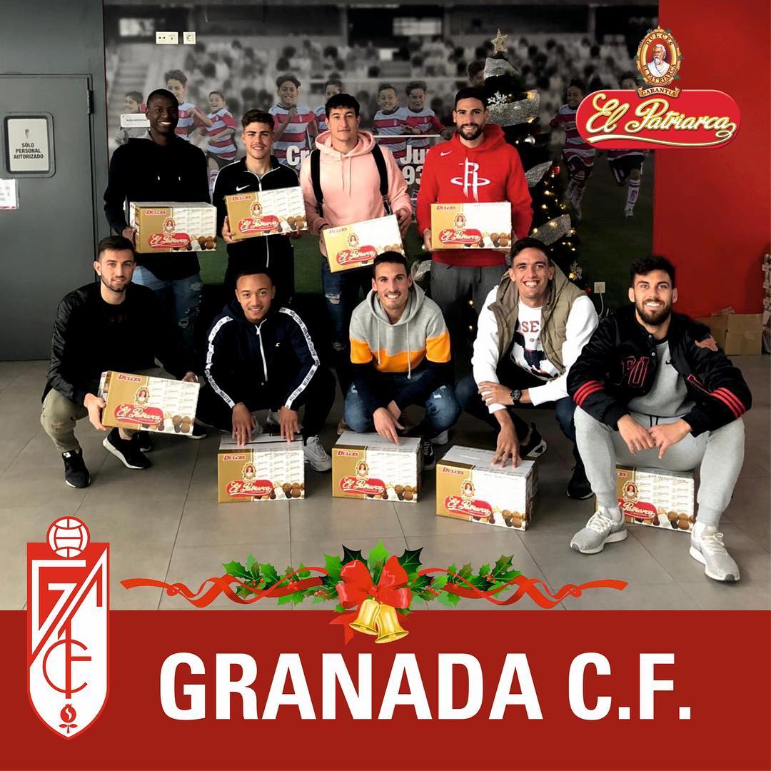 El Granada F.C actualmente líder de la Liga 1 2 3 ya tiene sus Mantecados de El Patriarca. Gracias a nuestro amigo Alejandro, que nos abrió las puertas del club. Esperamos que tu y tus compañeros disfrutéis de nuestros productos ¡Felices Fiestas a todo el club y sus aficionados!