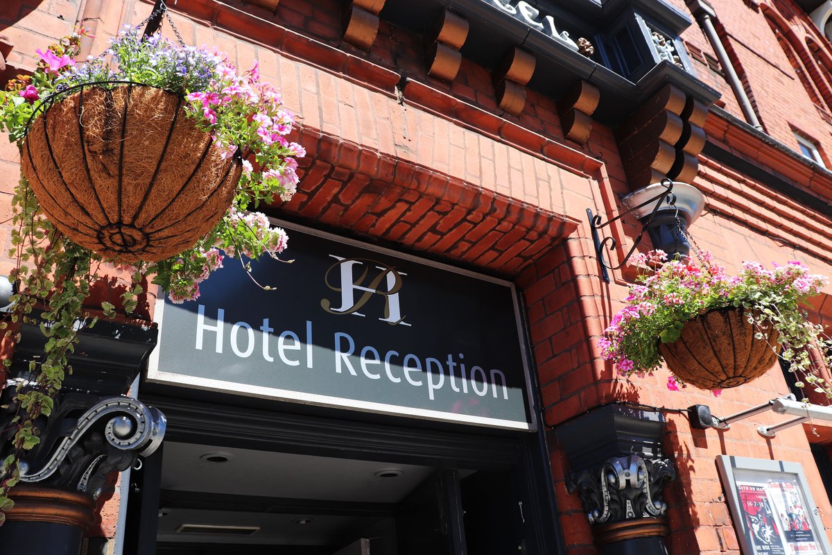 Are you looking for a room in Crewe? Come stay with us! Just call 01270 257398 to book 📞