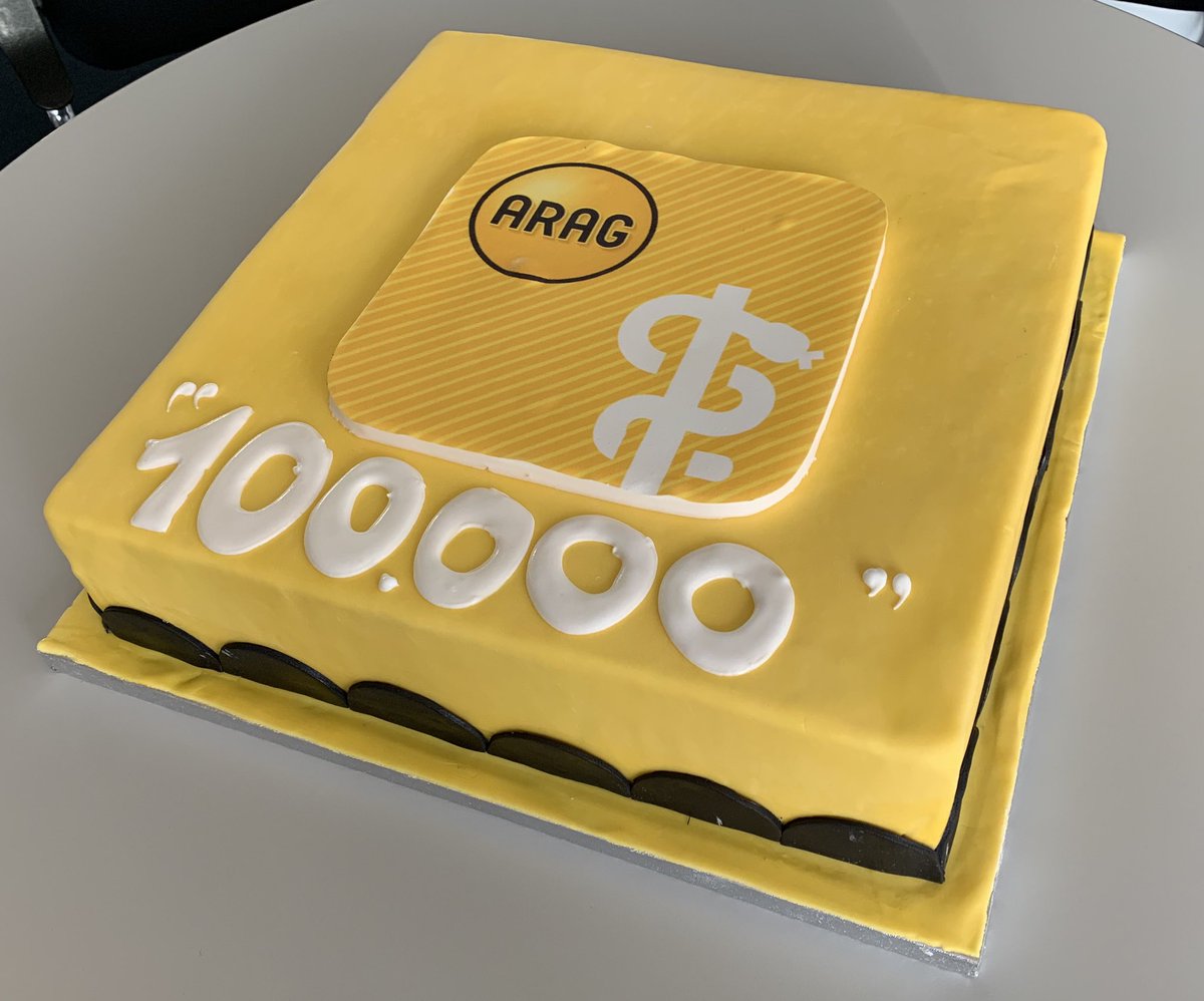 NicolasPoeltl's tweet photo. 100.000 Kunden nutzen unsere App - Wahnsinn!!! 🥳 Zur Feier des Tages gibt es heute einen App-Kuchen 😋 https://t.co/q9EMK759tU