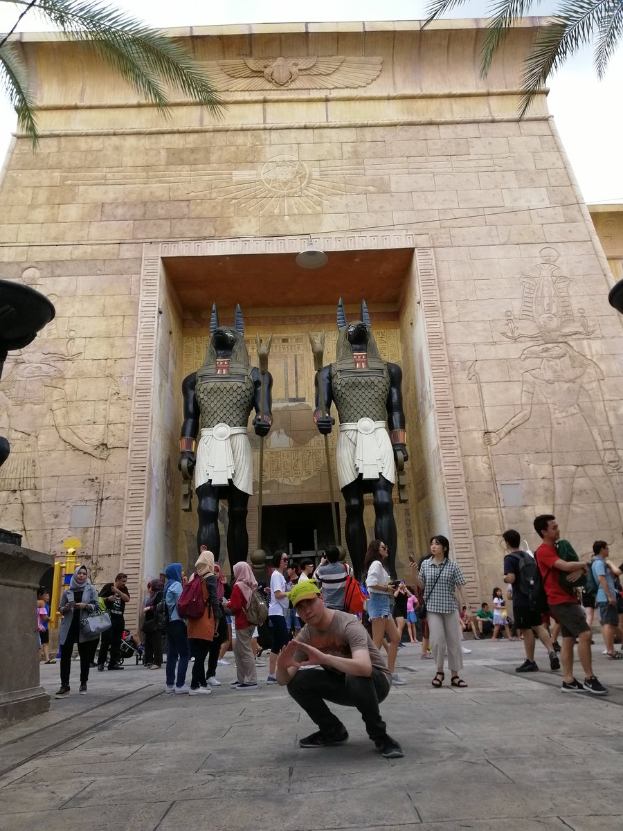 MatteMateyo's tweet photo. #shrek #egypt #squatgoals #nicela https://t.co/3GjyGBlAsu