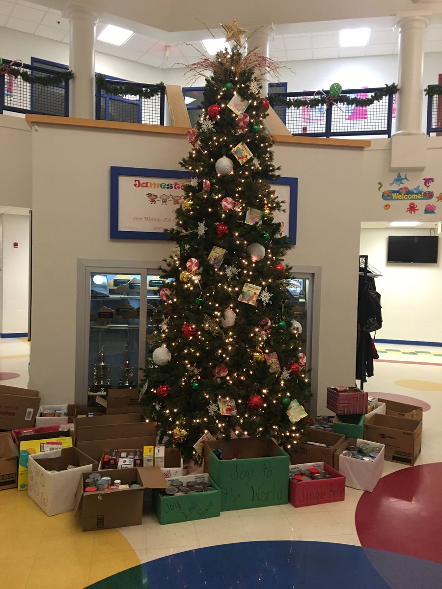 Diane_JES's tweet image. Thanks to all who donated to our annual food drive for God’s Food Pantry. JES is generous! #SeasonOfGiving #OthersFirst
