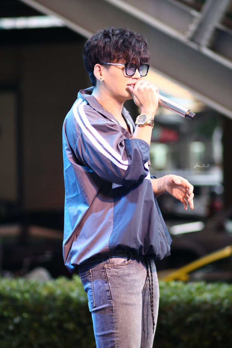 jha_O_O's tweet photo. ข้างๆเป็นบันไดBTS และวัดธาตุทองนะฮะ 😀😊 #hunz_iph #geteway https://t.co/8LA55Ha6OU