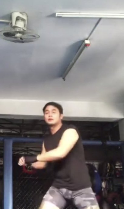 teampalaspas's tweet photo. Paps!!!! Galing dancerrrr hahahaahaha anoo na juanbies kay jm tumingin wag sa baba grabeee zozoom in pa niya yan hahahaa #ButterFLYHighJUANBIE https://t.co/EEZWLQasCn