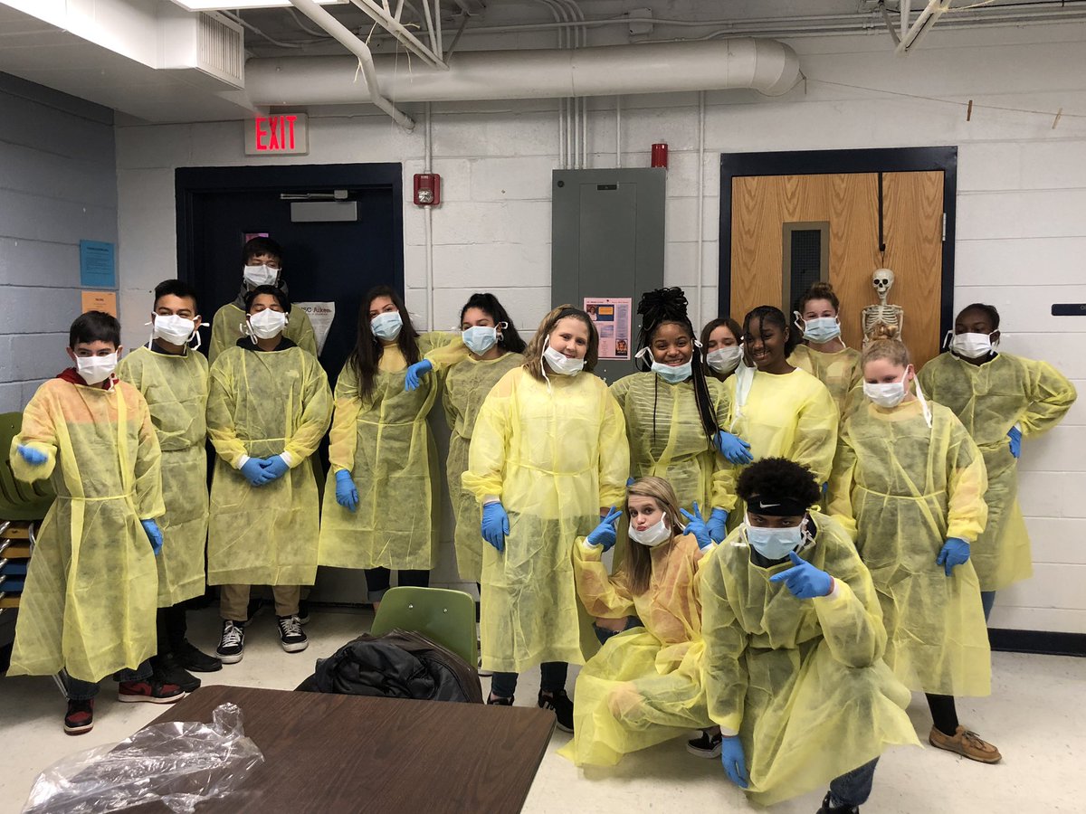 dchipley's tweet photo. Health Science students learning about PPE’s and looking all professional. 😁@LBCMiddle #lionpride1819 https://t.co/5CNF3S5u1K