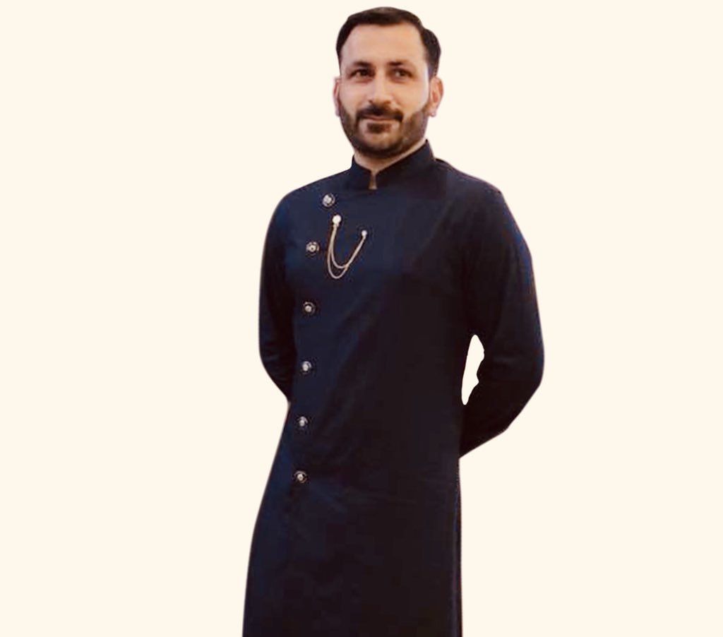 Meet our dynamic co-founder Hakeem Rushed Ahmad Sadiq @hakimrushed. His inherited Unani know-how paired with his up-to-date experience has led to expanding and escalating #YushfaHerbals in a very short span of time. . . . #unani #unanimedicine #herbalife #naturalhealth