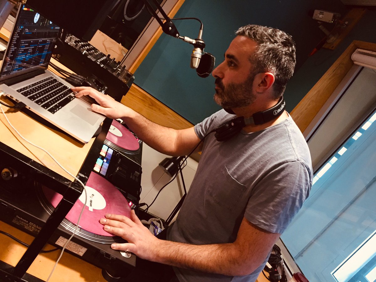 Yes!! Spot the samples!!!!! <a href="/DJYodaUK/">DJ Yoda 🎧</a> absolutely nailing @laurenlaverne’s Mince Pie Mega Mix 2018 bbc.co.uk/6music