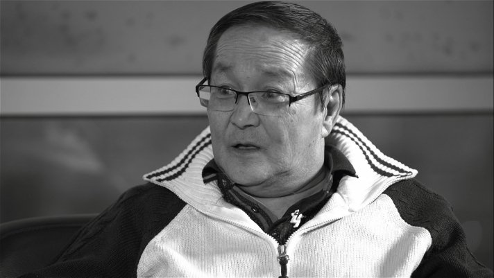 Судлаач Ганаа: Ц.Нямдоржийн унаж буй буюу унасан даргыг өшиглөх арга жигшилтэй бөгөөд  гутамшигтай. Ц.Нямдорж энэ новшийн бөгөөд адгийн аргаараа олон жил  амьдарч ирсэн дээ.