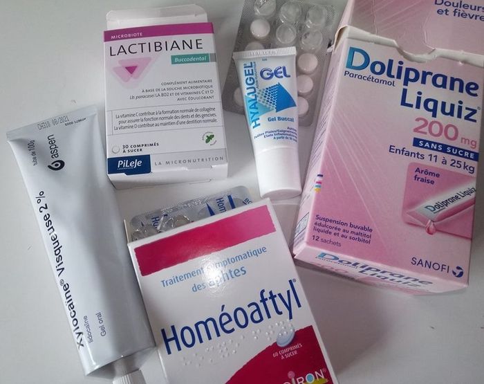 parolesdebebe1's tweet photo. Venir à bout des #aphtes... Notre combat quotidien depuis un mois ! :-(
https://t.co/xCfWHneVHw https://t.co/ODTnztdUy6