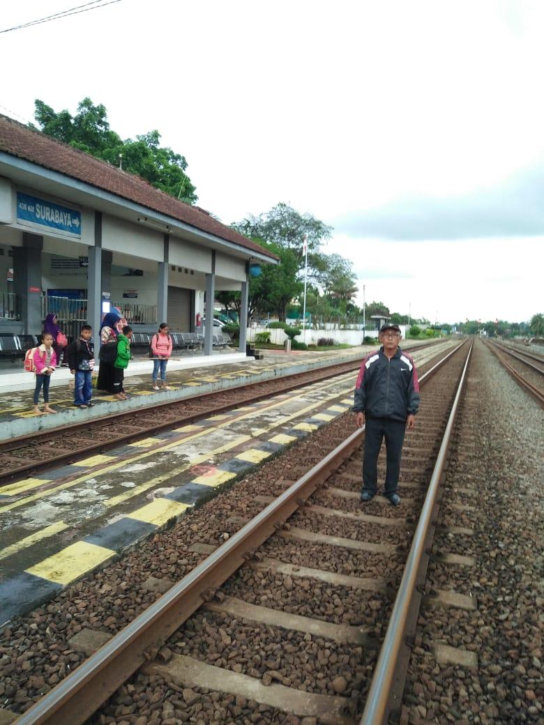 pasarmencos's tweet photo. 20 Des 2018
Ayo pada naik kereta api tidak mahal, tepat waktu, nyaman, bersih dan aman. Skrg semuanya ber-AC dan tidak desak2an. Trims @KAI121 #SahabatKAI #AyoNaikKereta #stasiunsumpiuh #bengawan https://t.co/JEAR75KOrf