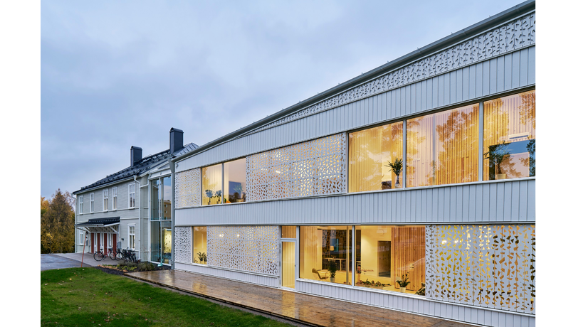 MDFOSB_Europe's tweet photo. Kerst is een tijd voor warme, beschermde omgevingen. Dit kinderziekenhuis in Zweden werd met MTX en andere houtproducten verbouwd tot een veilige en gezonde revalidatieomgeving: https://t.co/QDJDy2T48e https://t.co/jOTc1x2l72