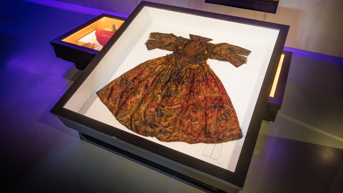 Folia's tweet photo. UvA'ers gaan eeuwenoude kleding digitaal reconstrueren https://t.co/iVi4Ht4eay https://t.co/J1gxu0dgEx