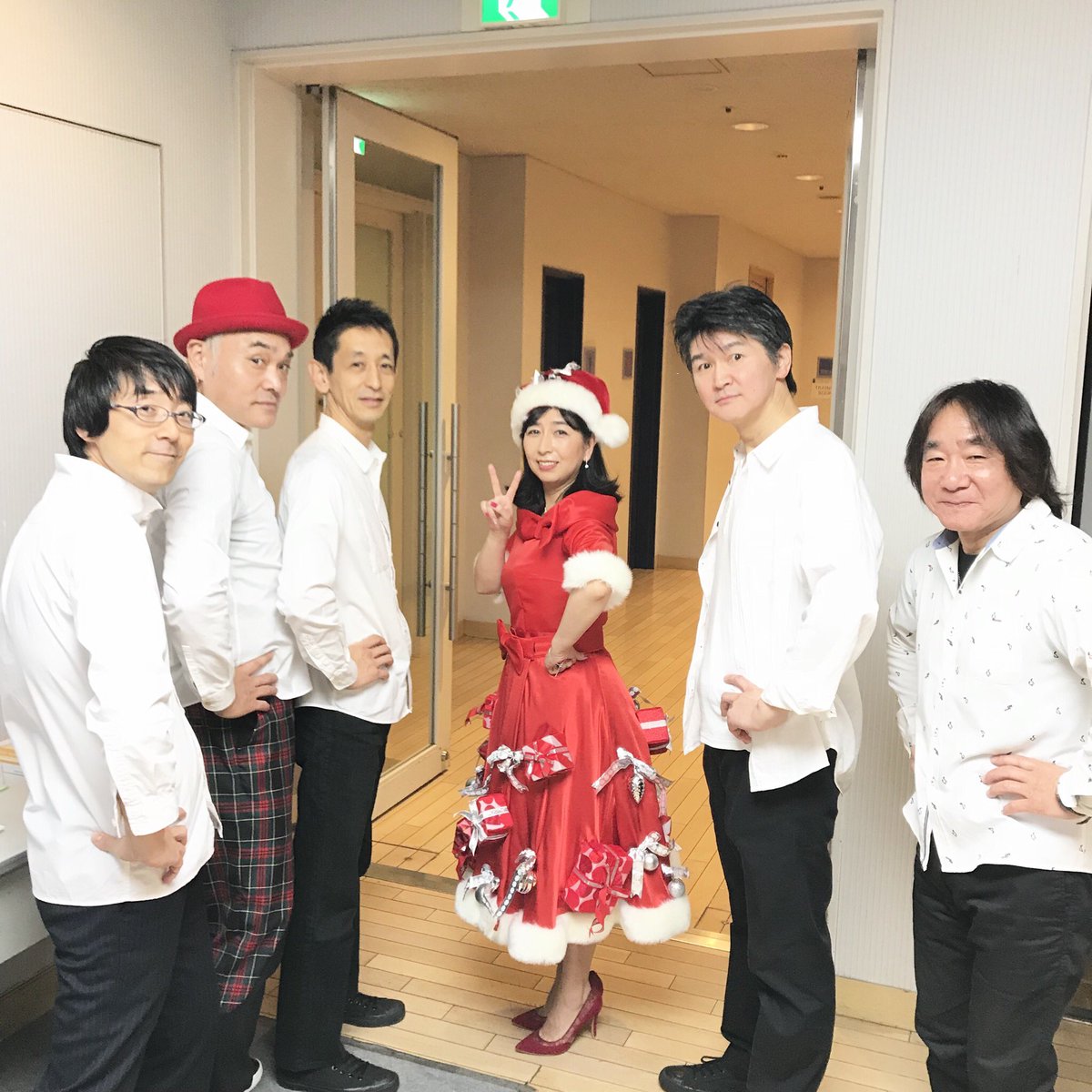 O Xrhsths 岡村孝子 Staff Official Sto Twitter Christmaspicnic 最終日 東京 太田区民ホール アプリコ での公演が無事終了しました クリスマス前のひととき 皆さんお楽しみいただけましたでしょうか 今夜も客席 ステージ共に素敵な笑顔に包まれました