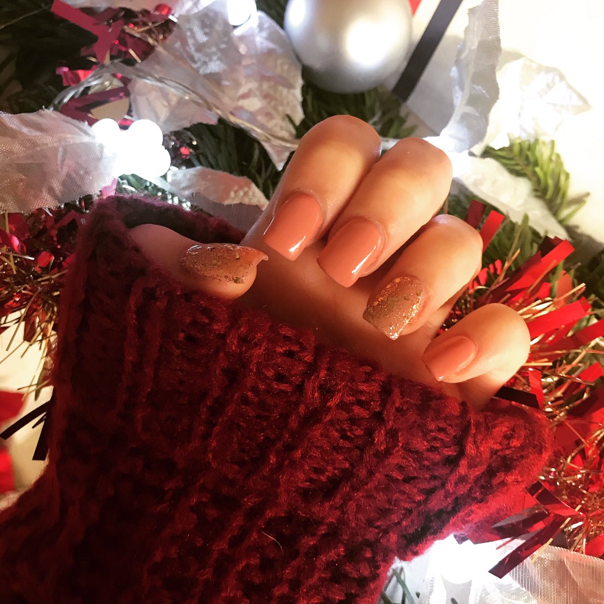 Very happy with my new nails from glitzy nails! Beginning to feel extra Christmasy; very happy 😆 #nails #acrylics #Christmas #community #WaltonOnThames <a href="/PRWotta/">WoTTA</a>