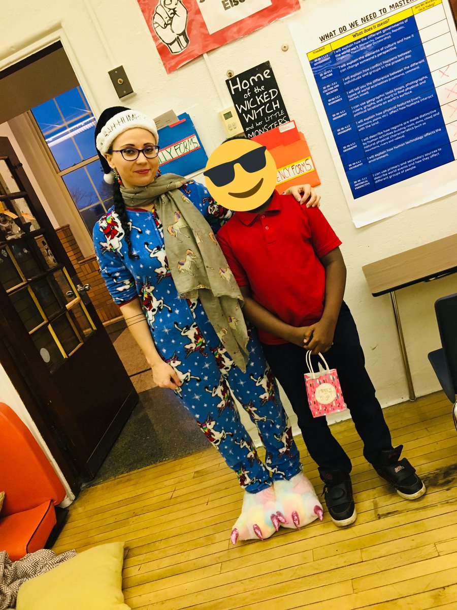 Laceycorn1's tweet photo. Congrats to my National Parks project contest winner! The student (who didn’t want to be named) was chosen at random from all of the students that performed proficiently on our end of year project. Hard work = $100 gift card! #HappyHolidays #winner #teacherpride @OlmstedNorth https://t.co/3hDAs4LZc2