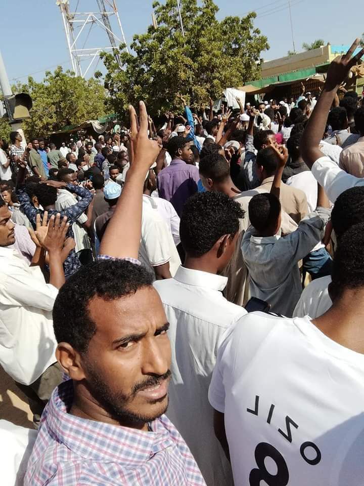 sudanesesupport's tweet photo. الان مظاهرات وجمووع حاشدة في كوستي 🔥

#مدن_السودان_تنتفض https://t.co/gqOXCe9gWb
