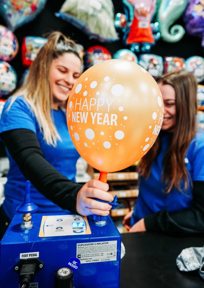 partymaniamtl's tweet photo. Nous ne pouvons nous empêcher de nous sentir excités pour la nouvelle année! Êtes-vous prêt pour 2019? 

Passez nous voir et prenez tout ce dont vous avez besoin pour la plus grande fête de l'année! 🎊

#NewYear2019 #NewYearsEve #Balloons #Montreal #PartyManiaMtl https://t.co/cNPuj9nJf6