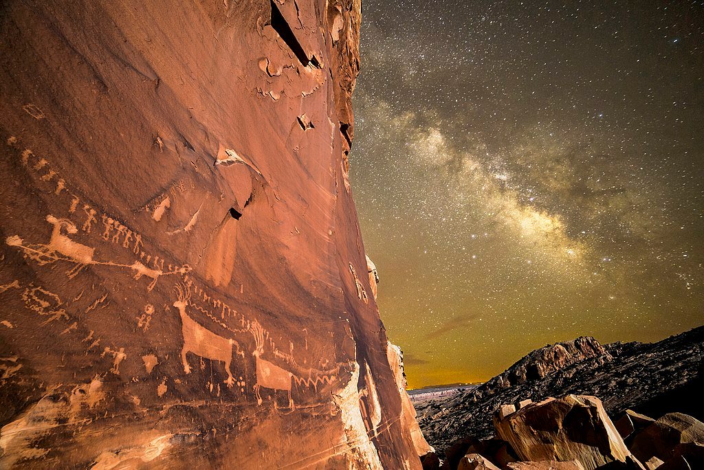 JenniferSertl's tweet photo. We used to write stories on walls in caves; today we write stories on walls in clouds ~ Jennifer Sertl #philosophy #codeEconomy https://t.co/O2pF5vzESr