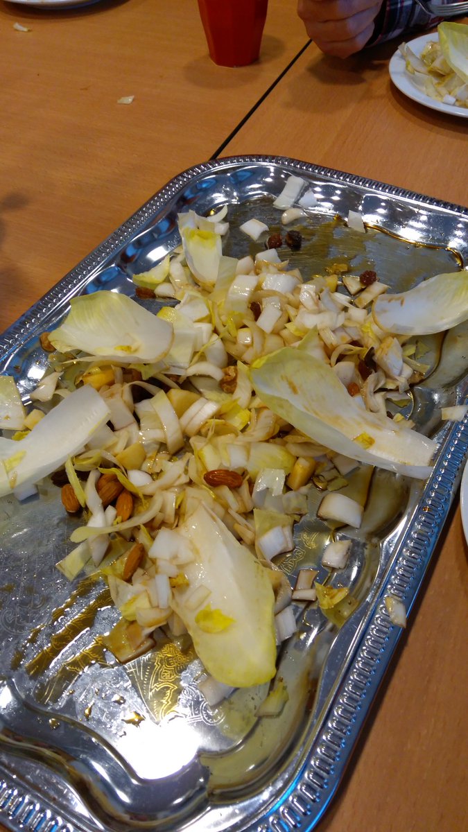 nkievandijk's tweet image. Gisteren was de laatste werkdag van @MeritSnoeijer bij @wandelnet op ons lobbydossier barrièrewerking  voor wandelaars door spoor en wegen. Veel dank voor jouw werk (èn de heerlijke witlofsalade ;-)).