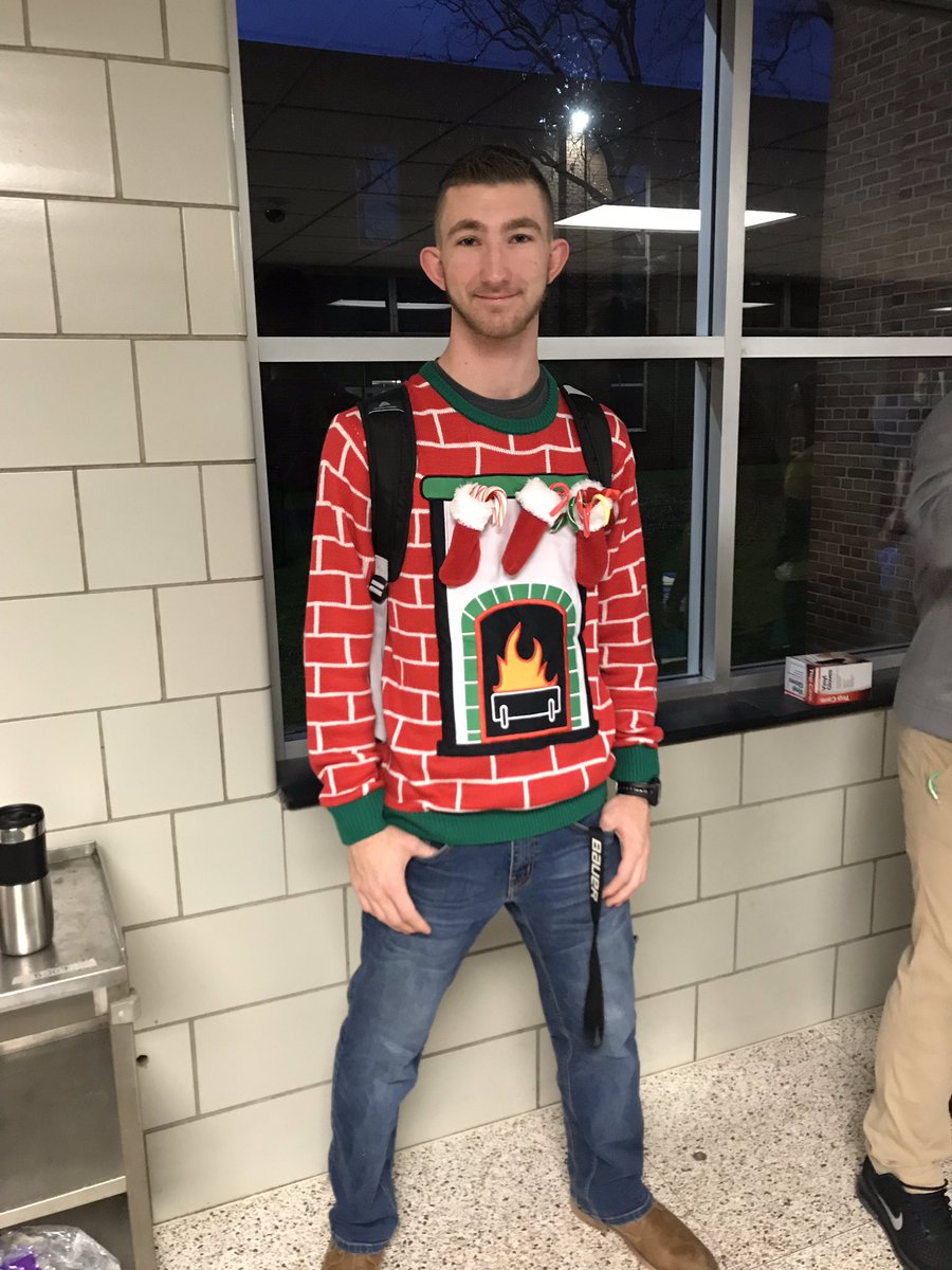 DinaStatho's tweet photo. RH SHS Link Crew members giving classmates hot cocoa this morning. Seniors -Holiday Sweater Contest. ๐๐โ๏ธ#RHCometpride @BPattonRH @MrsLogueRH @LawrenceBoWrig1 @DMHeltonWilson @DrPatMcCue https://t.co/jhmUfDhEvK