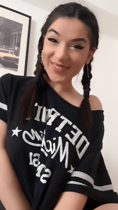 Heeeey!!!! I&rsquo;m online. Let&rsquo;s have a fun day! ❤️ find me here : https://t.co/4YMfV8H8JC ❤️ @LiveJasmin<a href="/tag/relax"class="tags"><span>#relax</span></a><a href="/tag/night"class="tags"><span>#night</span></a><a href="/tag/sea"class="tags"><span>#sea</span></a>