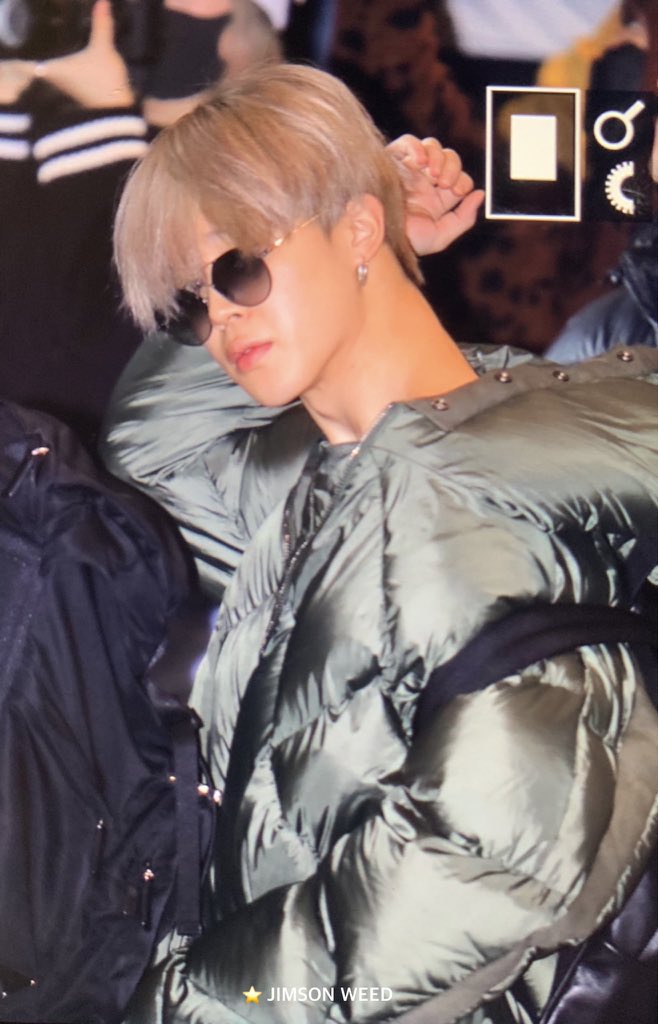 BangtanSV_'s tweet photo. Los chicos en el Aeropuerto in Japan 

211218
@BTS_twt 
-Maggie https://t.co/mqv4mqUcpC