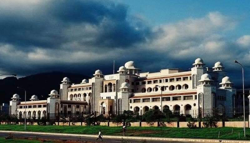 Usman_Insafian_'s tweet photo. Prime Minister House officialy converted into "Islamabad National University" as promised.
#NayaPakistan✌
#ThanksIK❤ https://t.co/z6S1yWZyvU