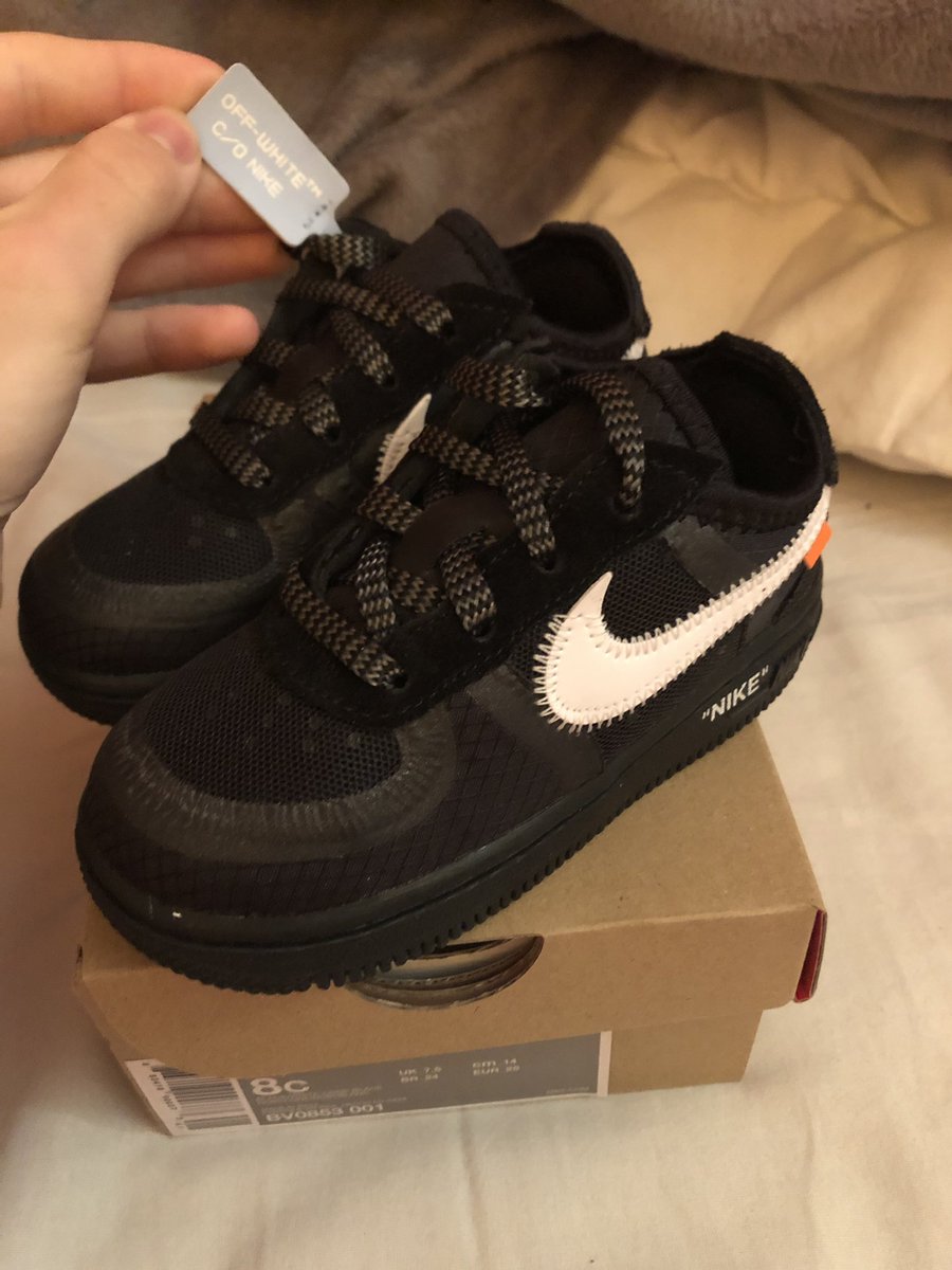 24. AF1 Off White Black (taille enfant)