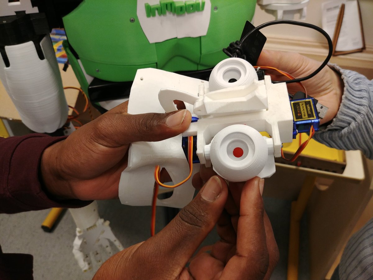 inmoovbrest's tweet image. Autour des yeux d&apos; #Inmoov... Claude Ba Bineni en stage @UBO_OpenFactory est étudiant en licence de Sciences pour l&apos;ingénieur @UBO_UnivBrest . Il nous apporte un coup de main et son regard sur le projet 😊 cc @atbrest