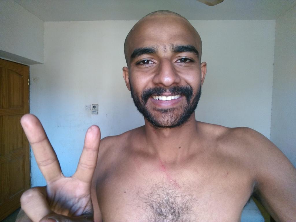 يا شباب ده اخوي
 و اتقبض في مظاهرات جبره من الدعم السريع 
ساقوهو فسحوهو شويه و جابوه راجع 
ماف داعي الناس تخاف 
#مدن_السودان_تنتفض3