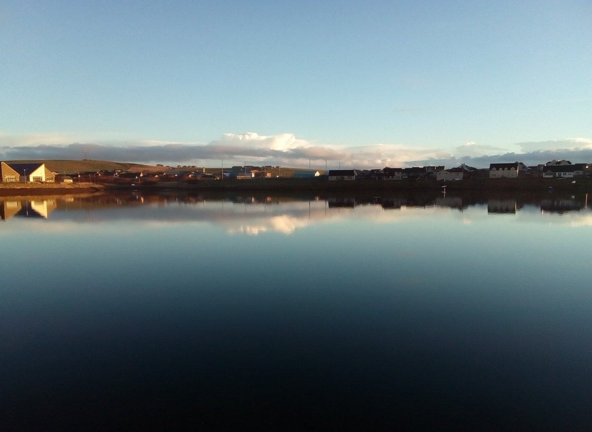 OrkneyLibrary's tweet photo. It's the most beautiful #shortestday in #Orkney and Simon has just been out in Stromness and the west mainland delivering books to our readers that can't make it to the library. 😀 https://t.co/u7vAAiN1VP