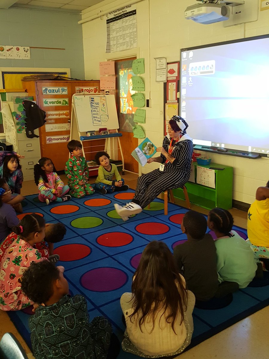 joxanasugar's tweet photo. Our special guest for gift of reading. #ArtTeacher #ArtInHerVains #Honduras #howiparticipate #CCS #WHOwenES #GlobalReading https://t.co/WdxYco2LTa