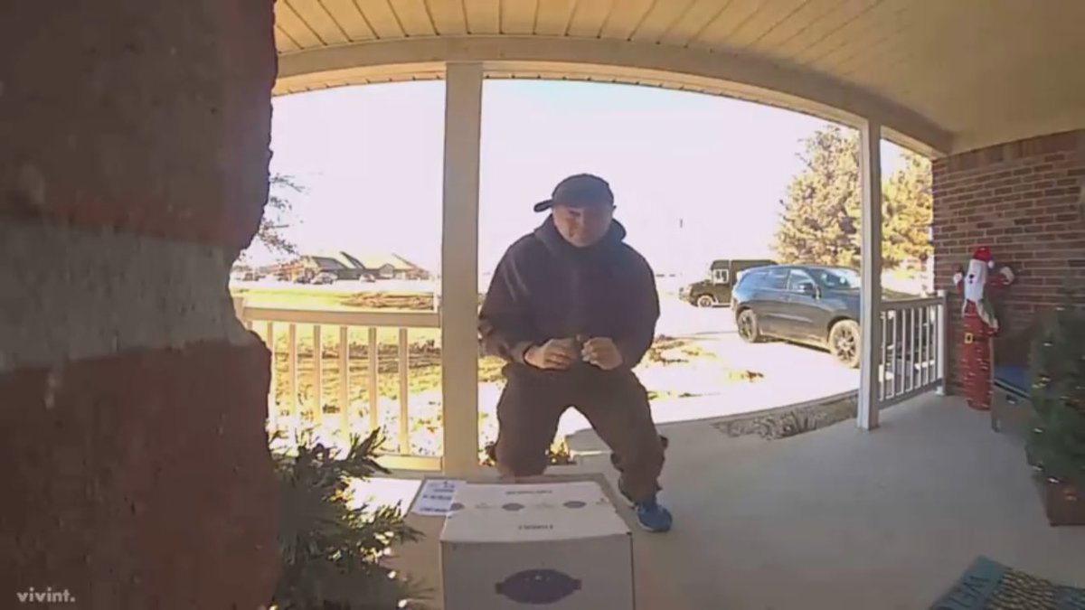 Yeah, it’s that kind of day!  UPS driver dances on front porch youtu.be/L4npz0XNpkM via <a href="/YouTube/">YouTube</a>