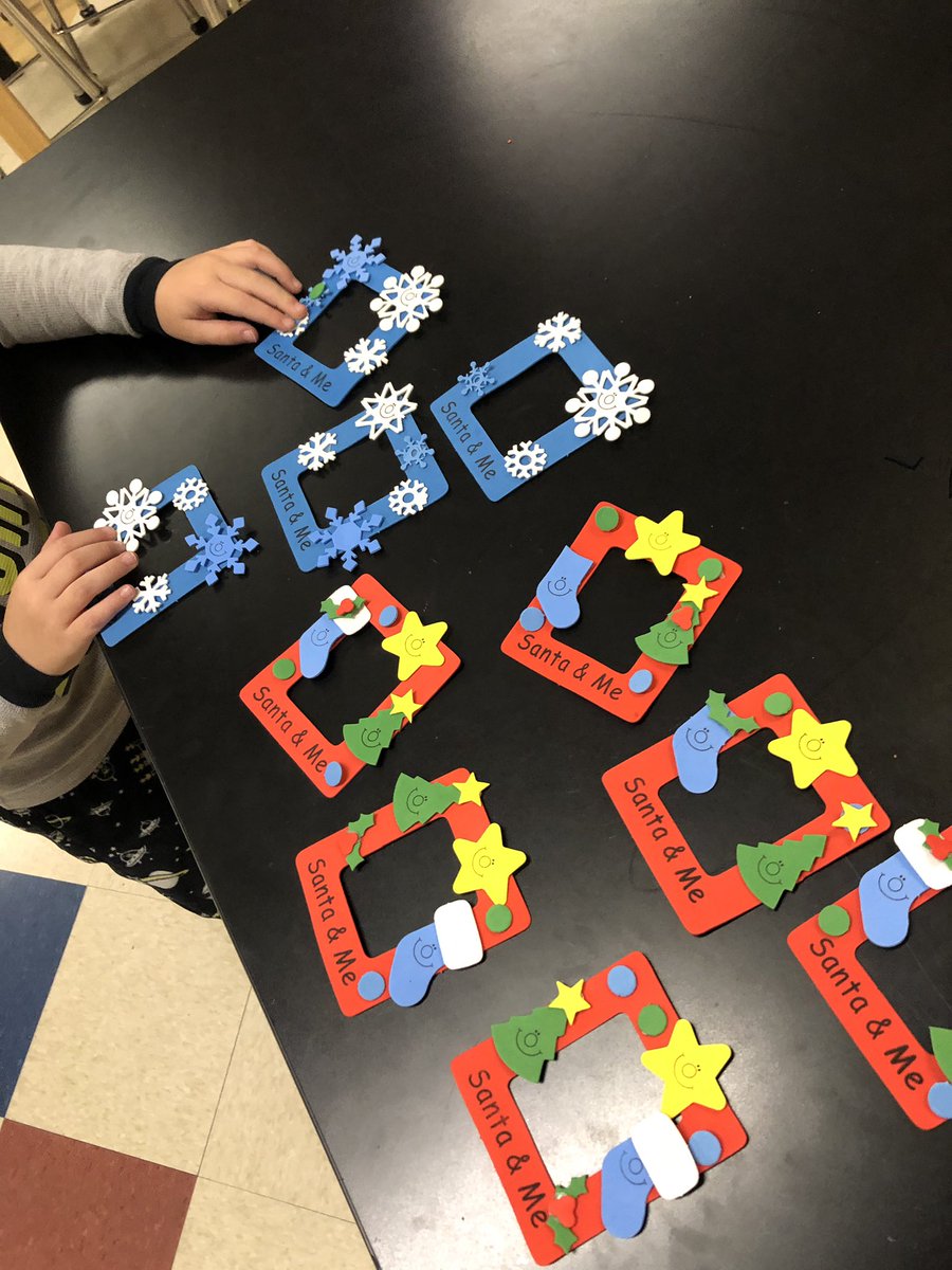 NDESARTROOM's tweet photo. Our #modifiedart class @NorthDearborn made some really cute picture frame ornaments yesterday to close out art for 2018. #santaandme #art https://t.co/sq4uwNoUpE