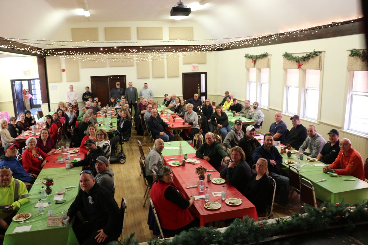 On behalf of Members of Council &amp; Staff we would like to wish you a Happy Holiday Season. A reminder that Municipal Offices close today, Dec. 21 at 4:30 p.m. and will be re-opening on Jan 2, 2019 at 8:30 a.m. For info about services during holidays visit portcolborne.ca/page/city_hall…