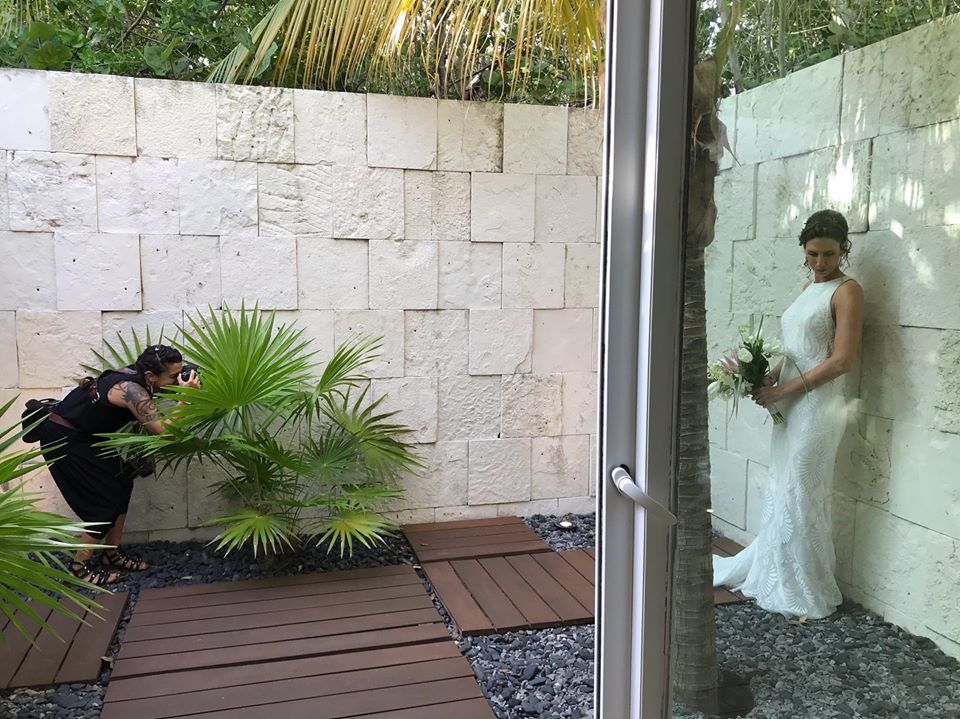 #behindthescenes with the fabulous @CampoloMartina. So excited to see the final pics!!! #AelBeckerWeddings & #BlueDiamondLuxuryBoutiqueHotel @BlueBayHotels #luxuryweddings #weddingblog #RivieraMaya #weddingday