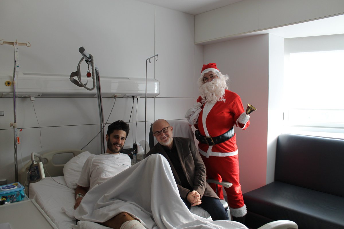 hospitalDHU's tweet photo. Com cada any, avui, els nostres pacients ingressats han rebut la visita sorpresa del Pare Noel acompanyat pel Sergi Mas!

Des de Clínica Diagonal volem agrair de tot cor al Pare Noel i al Sergi el fet d’haver-nos regalat un matí alegre, màgic i envoltat d’il·lusió.

#Nadal #magia https://t.co/6NrMyTXTGs