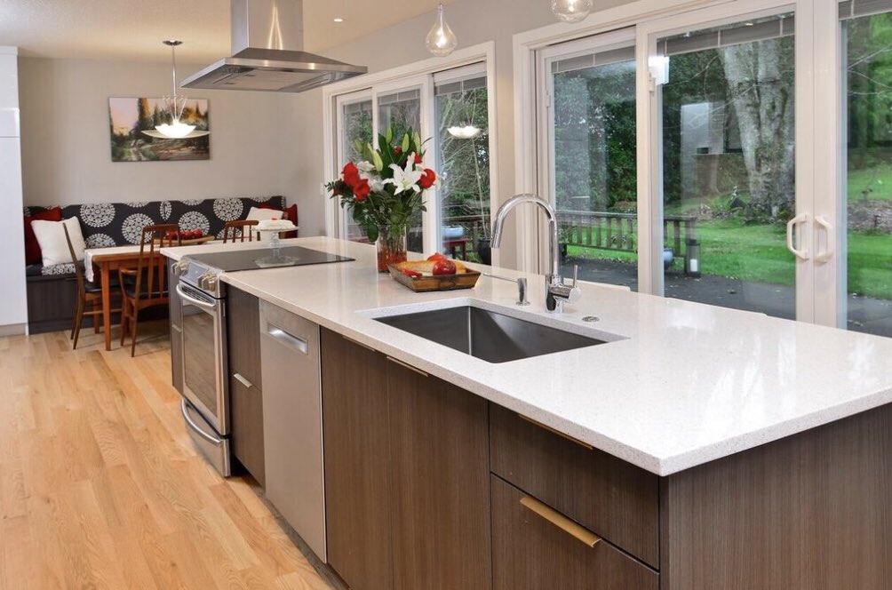 ASIDOregon's tweet photo. #featurefriday :: a sleek, contemporary kitchen remodel designed by @ovationdesignbuild 
#asid #asidoregon #asidoregonfeature #interiordesign #kitchen #kitchendesign #kitchencabinetry #pnw #interiors #decor #art #design #designlife #interiordesigninspiration https://t.co/eUVRlCppRR