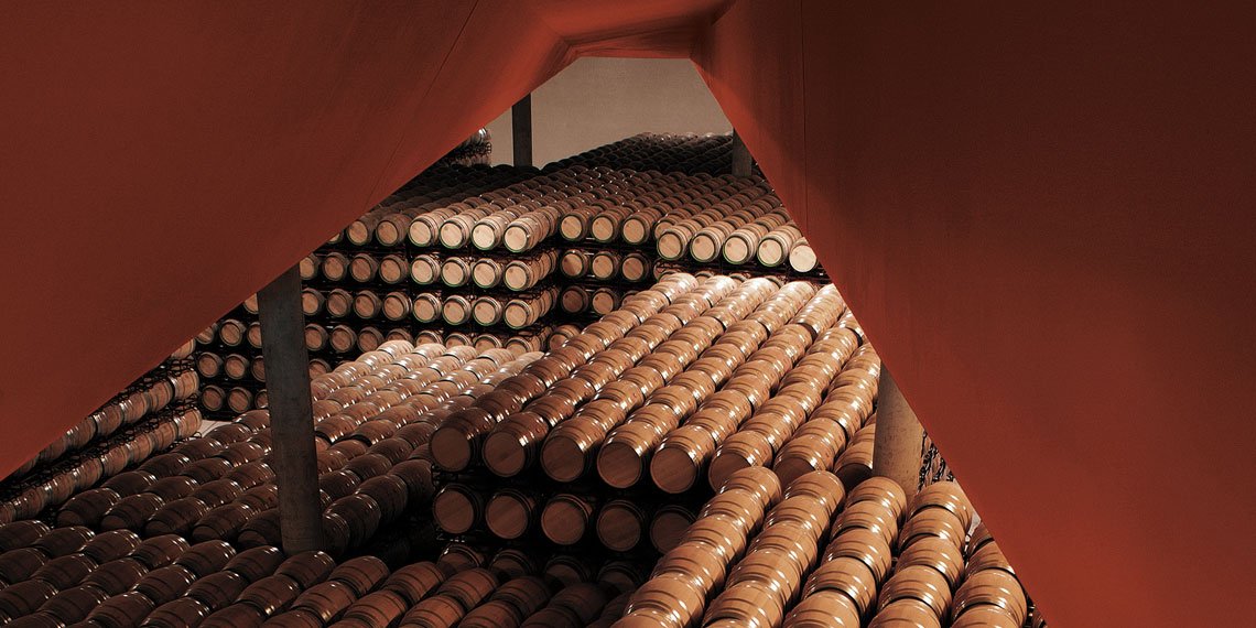 osaba_ilumina's tweet photo. En nuestro #proyectochulo de #lightingdesign para Bodegas Faustino, utilizamos la #iluminación para enfatizar los elementos arquitectónicos, vinícolas y culturales de esta majestuosa bodega 👉 https://t.co/LVeGKd6lt1 #lighting #design #lámpara #luminaria https://t.co/pAWGmYZKYA