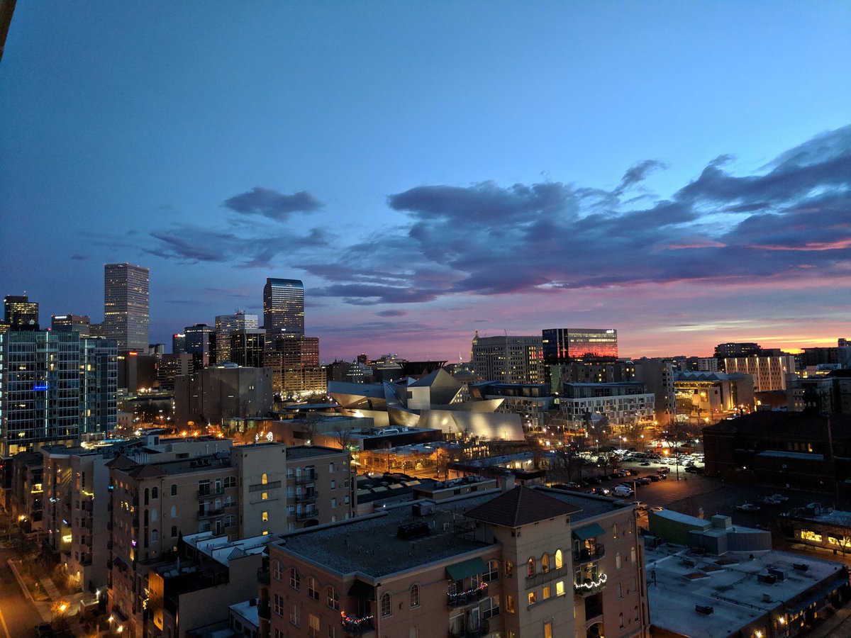 robertlega's tweet image. Amazing sunrise here in Denver!