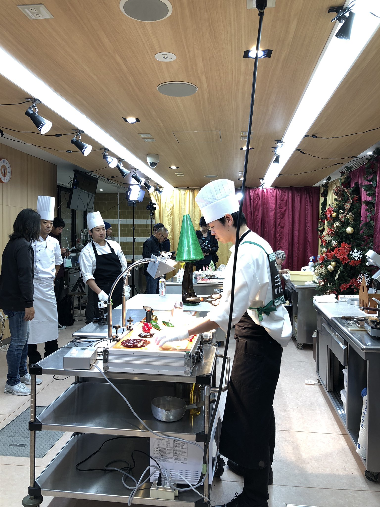 平岩理緒 幸せのケーキ共和国 明日12 22土の午前10時半 11時 Tv東京系列の地上波で Tvチャンピオン 極 Kiwami で ケーキ職人選手権 を放映 前週にbsで放映されたダイジェスト版です 私は審査 平岩理緒 幸せのケーキ共和国 明日12 22土の午前10時半 11時 Tv東京系列の地上波で Tvチャンピオン 極 Kiwami で ケーキ職人選手権 を放映 前週にbsで放映されたダイジェスト版です 私は審査
