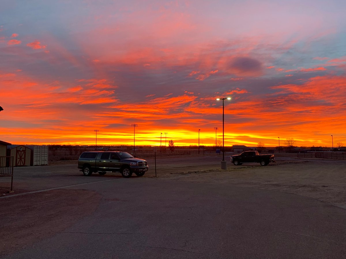 david_knoche's tweet image. Wow! What an amazing sunrise for the last day of our first semester! Hope everyone has a wonderful day and an amazing winter break. #getupearly