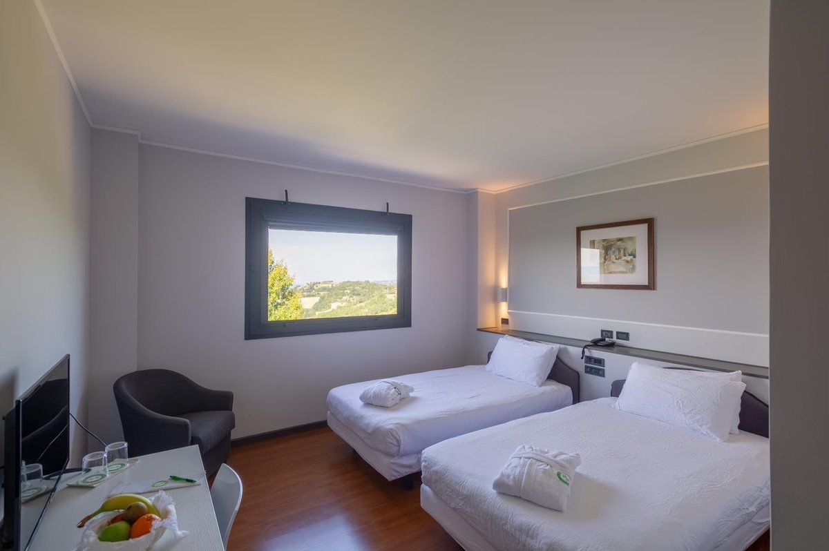 HotelMamianiUrb's tweet photo. ...LE NOSTRE CAMERE
Moderna struttura a 4 stelle di recente ristrutturazione, l'hotel Mamiani dispone di 62 camere dotate di tutti i comfort: Tv lcd satellitare, cassaforte, phon, minibar.

#hotelmamiani #kispa #urbino #hotelmamianiurbino

https://t.co/SS7hIWFI28 https://t.co/bhTOBIK3zo