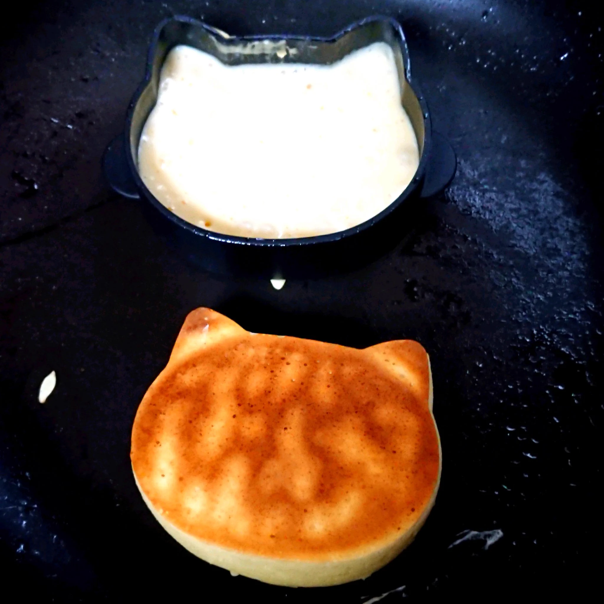 ネコ型のホットケーキが簡単に出来ちゃうwwセリアの可愛いアイテム発見！！