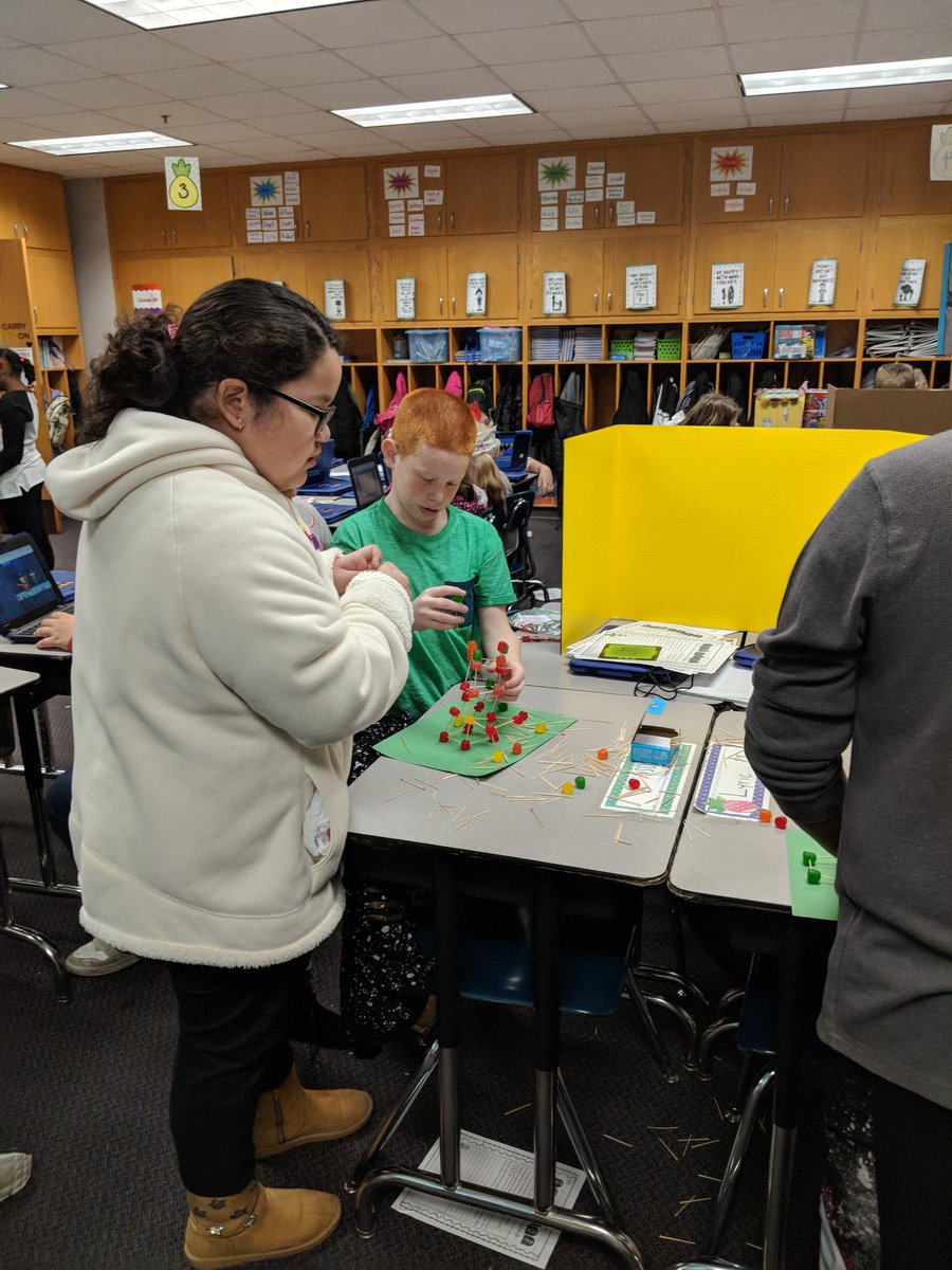 Christmas crafting and STEM challenges this morning!
#wearewayne 
#4daystillChristmas