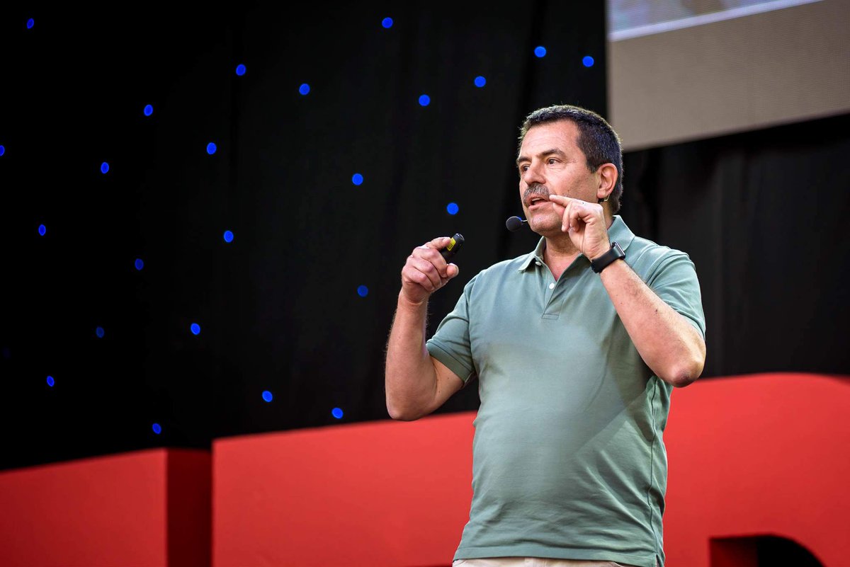 TEDxRosario's tweet photo. @Gus_Giorgetti inspirado por el modelo de Estonia, buscó aplicar los mismos principios de digitalización en su provincia de Neuquén. Nos contó en qué consiste la verdadera transformación digital y por qué este modelo es superior a todos los demás. https://t.co/vHOkeg2qZW 😉👏❌📝 https://t.co/EoMCddSVKF