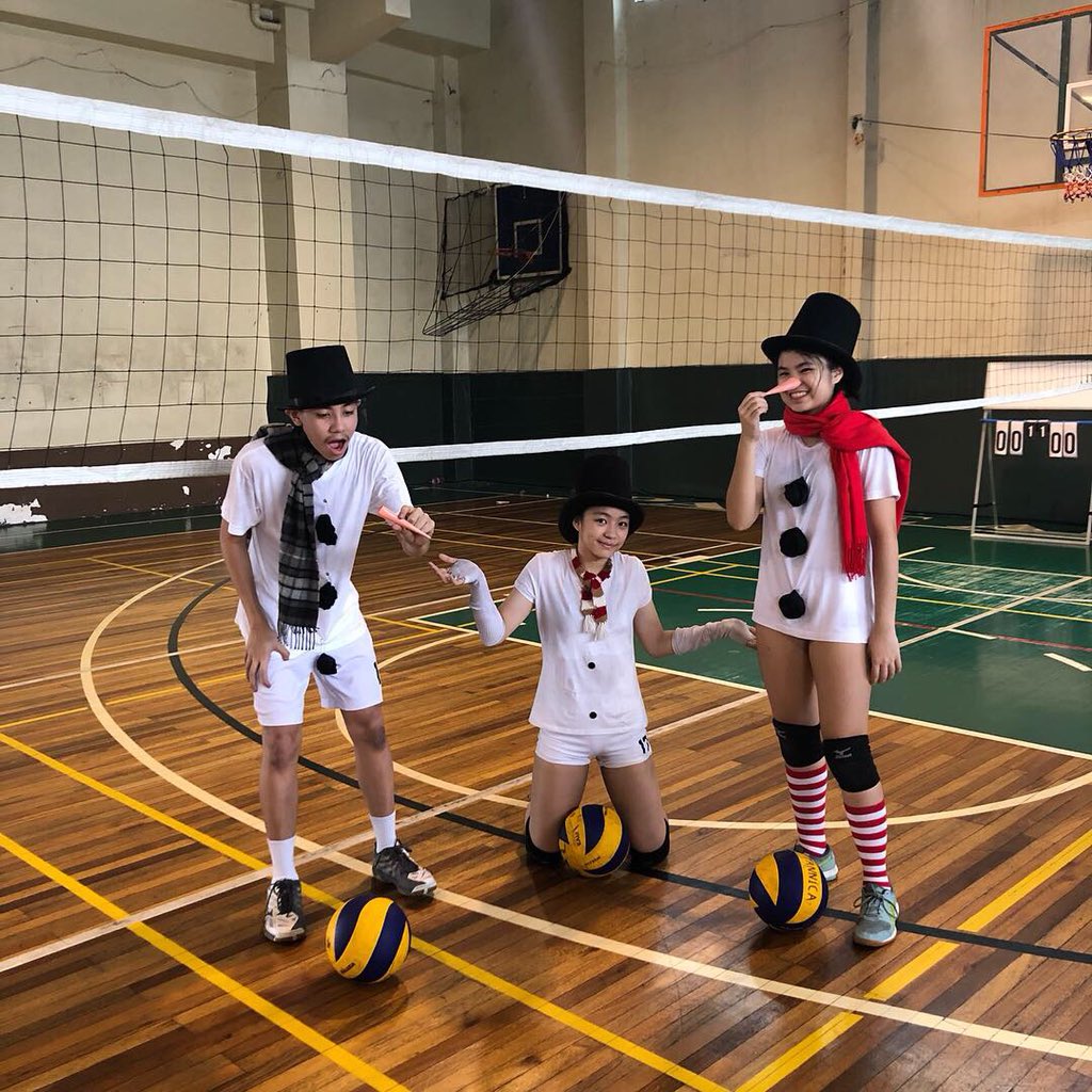 stephgabriel17's tweet photo. When I said Christmas training, I didn’t think it would be like this. Huhuhu, Merry Christmas from #PACEVolleyball! Next year medyo mag eexpect na ako ha. 😂 I love our creative kids! 😭 #PACEGVT #PACEBVT https://t.co/WzeQYKPOhC