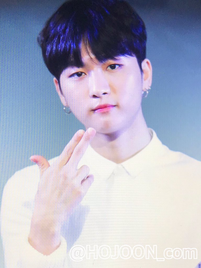 HOJOON_com's tweet photo. 181221 OSAKA🤹🏻‍♂️ LIVE😎✌🏻🎈
#HOJOON #호준 #ほじゅん @XENO_T_twt 
#제노티 #XENO_T #오늘도호준이합니다

호준이가 무대에 서있을때 즐겁게 보여서
나도 즐겁고 행복해~~~~><❣️
호준이가 이치방 귀엽고 멋있쑴🥰💕
오늘도 수고했어 나 호준뿐이야ㅜㅜㅜㅜ https://t.co/BpW8e1N54L
