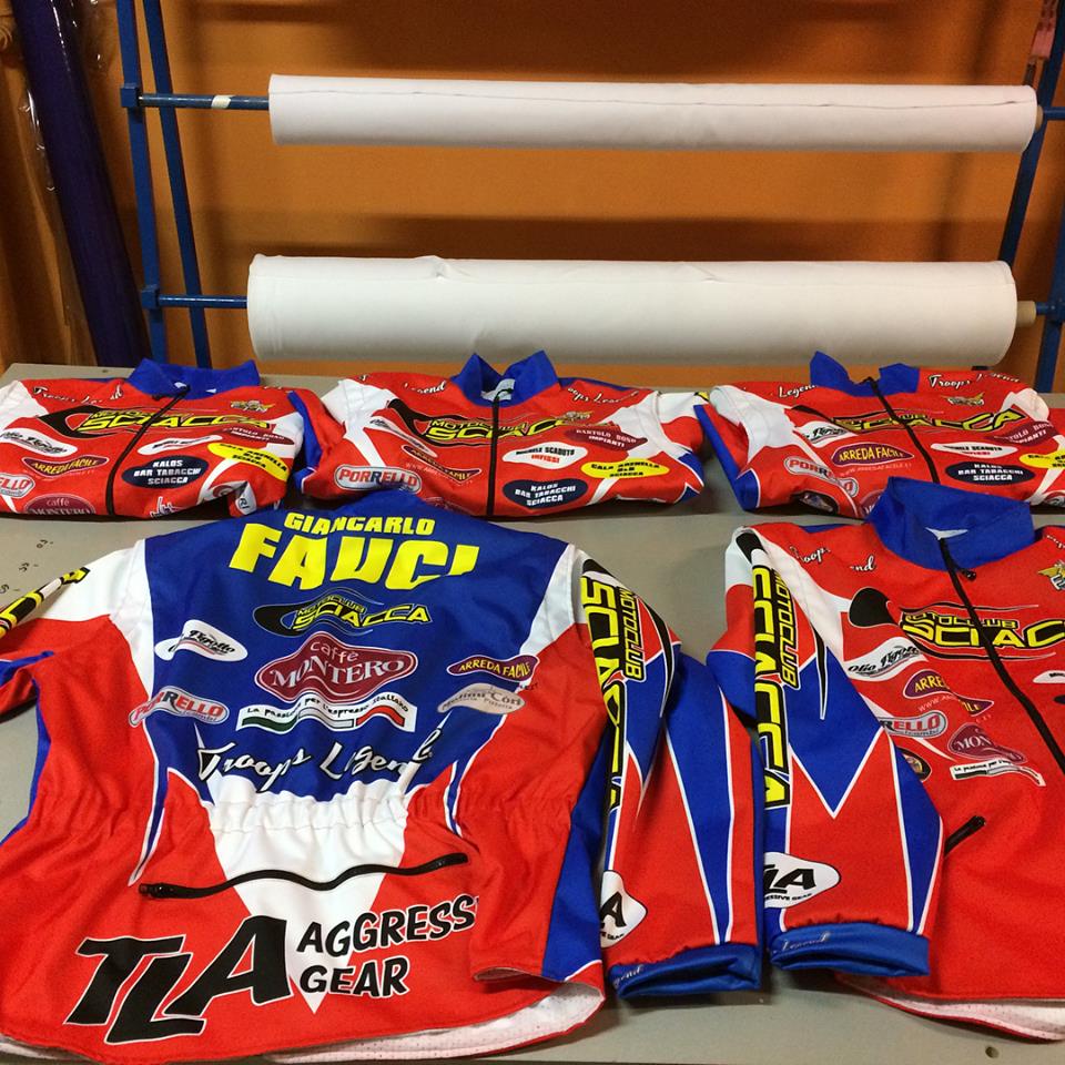 troopsracingmx's tweet photo. #abbigliamentopersonalizzato #abbigliamentomoto #abbigliamentomotopersonalizzato #abbigliamentomotocross   
#completomotocross #completoenduro #giaccaenduro #giaccapersonalizzata #smanicatopersonalizzato #gilet #tutamotocross #pantalonemotocross #pantalonepersonalizzato #mx https://t.co/zFYST6QlBW